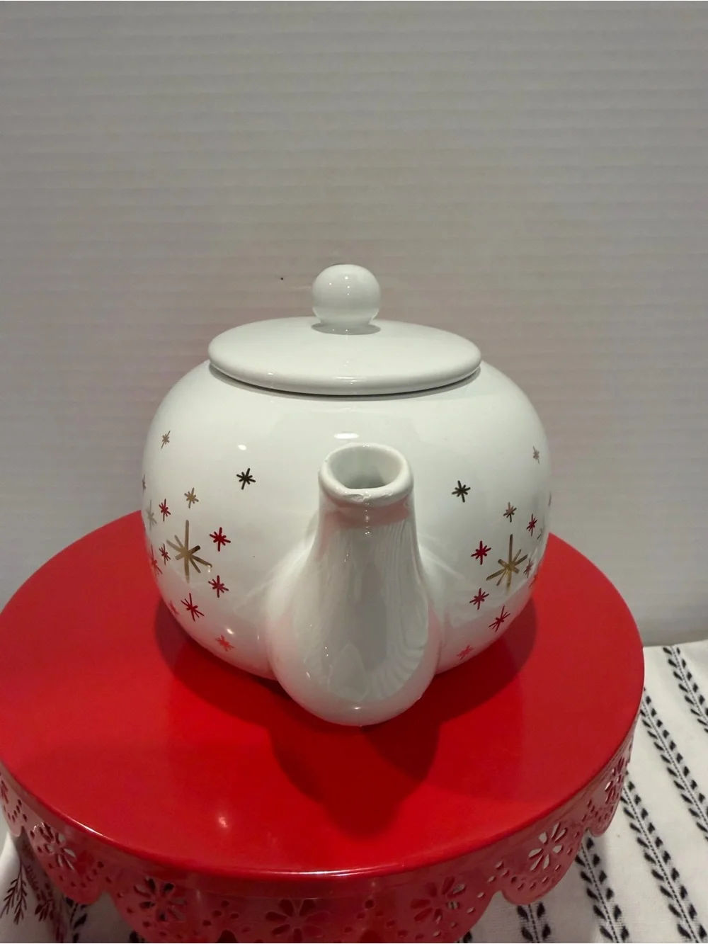 Harry And David Christmas Tea Pot And 2 Matching Cups Red & gold
